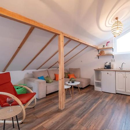 Entire Central House With Guest Rooms & Garden Sofia Bagian luar foto