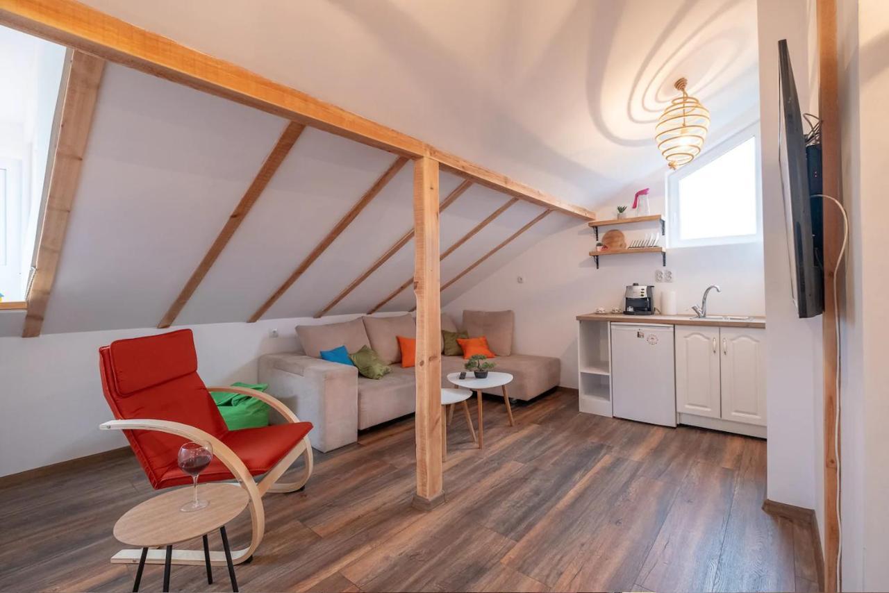 Entire Central House With Guest Rooms & Garden Sofia Bagian luar foto