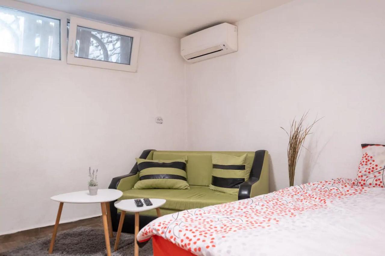 Entire Central House With Guest Rooms & Garden Sofia Bagian luar foto