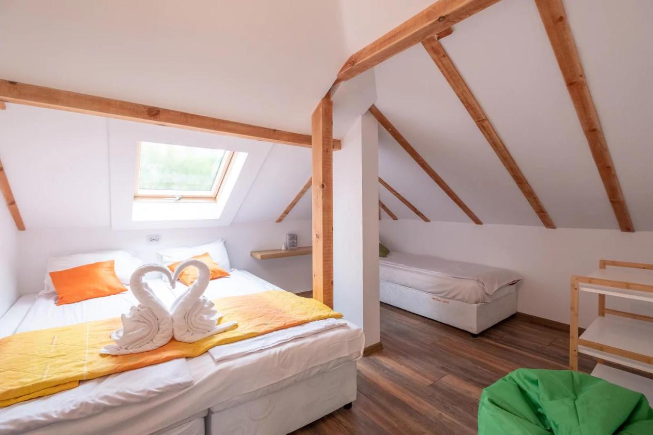 Entire Central House With Guest Rooms & Garden Sofia Bagian luar foto